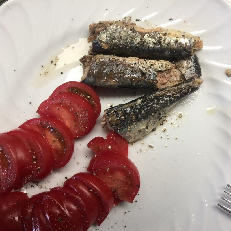 True to my word, eating alone. Sardines for a solo lunch.